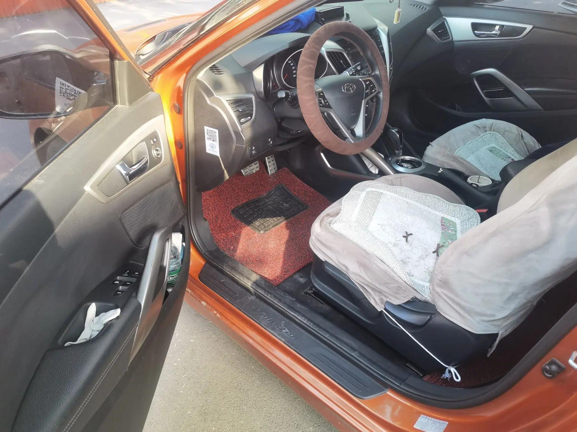 Hyundai Veloster 2012 1.6L Automatic Luxury Edition — миниатюра 17