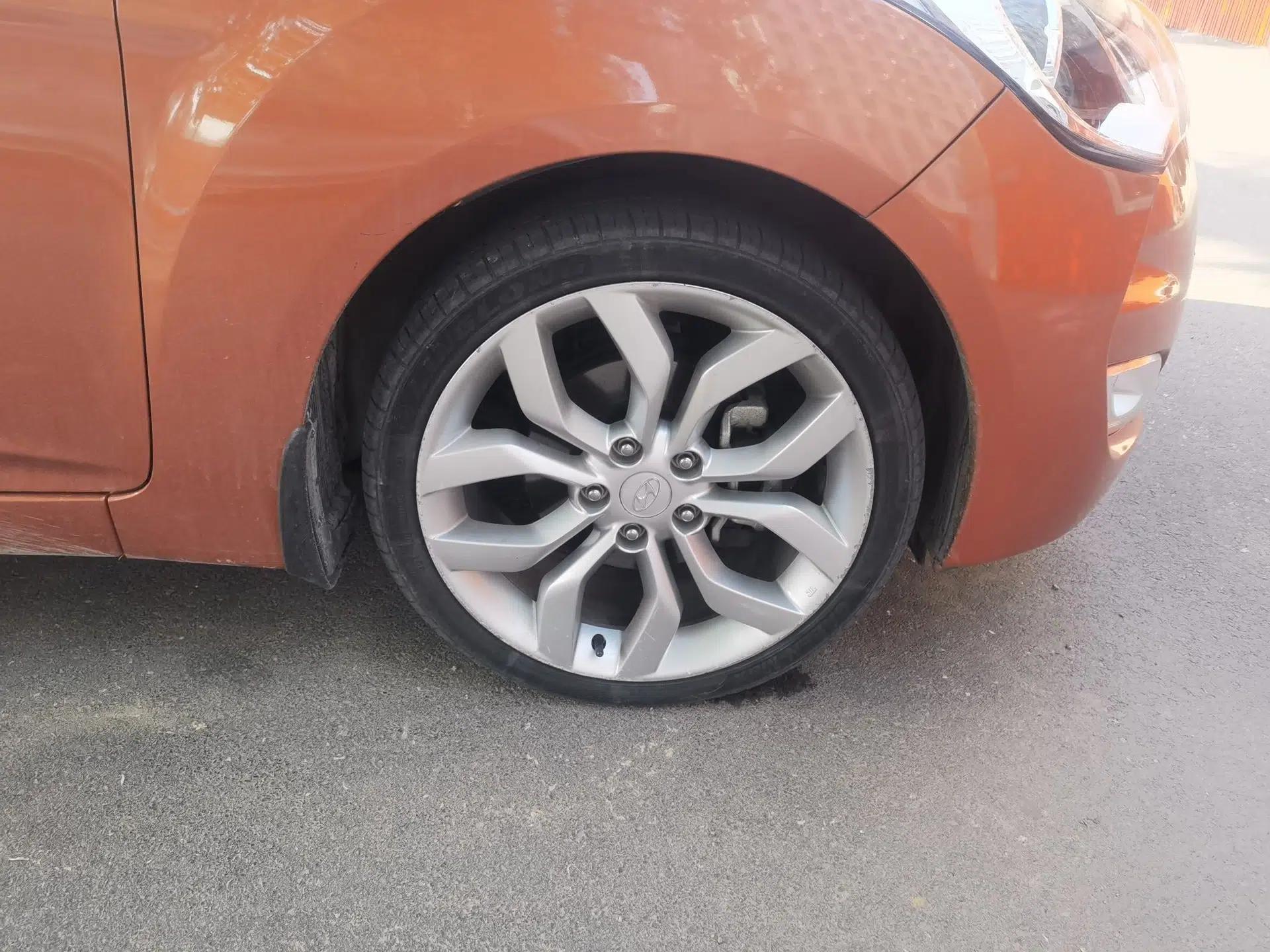 Hyundai Veloster 2012 1.6L Automatic Luxury Edition — миниатюра 8