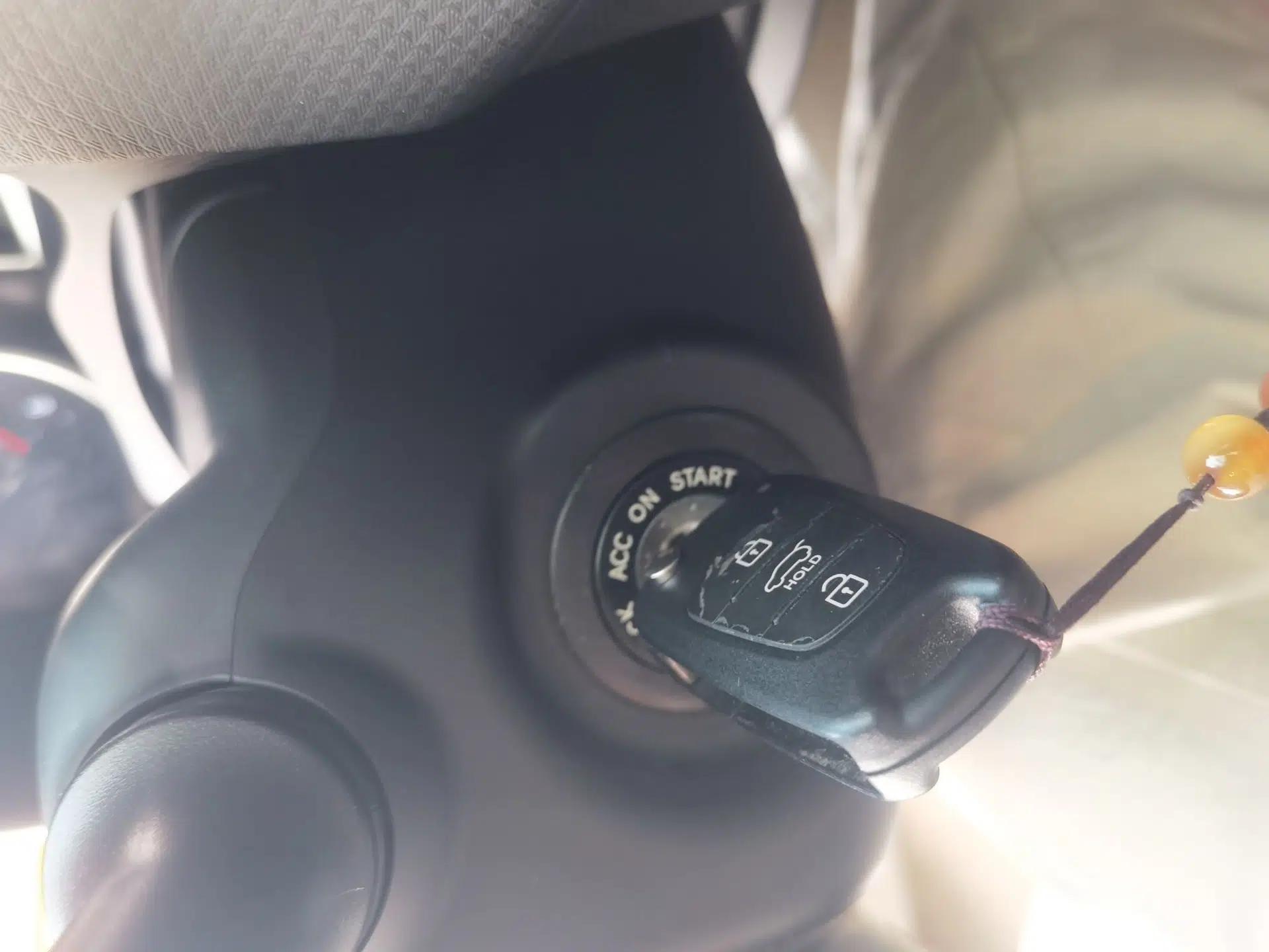 Hyundai Veloster 2012 1.6L Automatic Luxury Edition — миниатюра 9