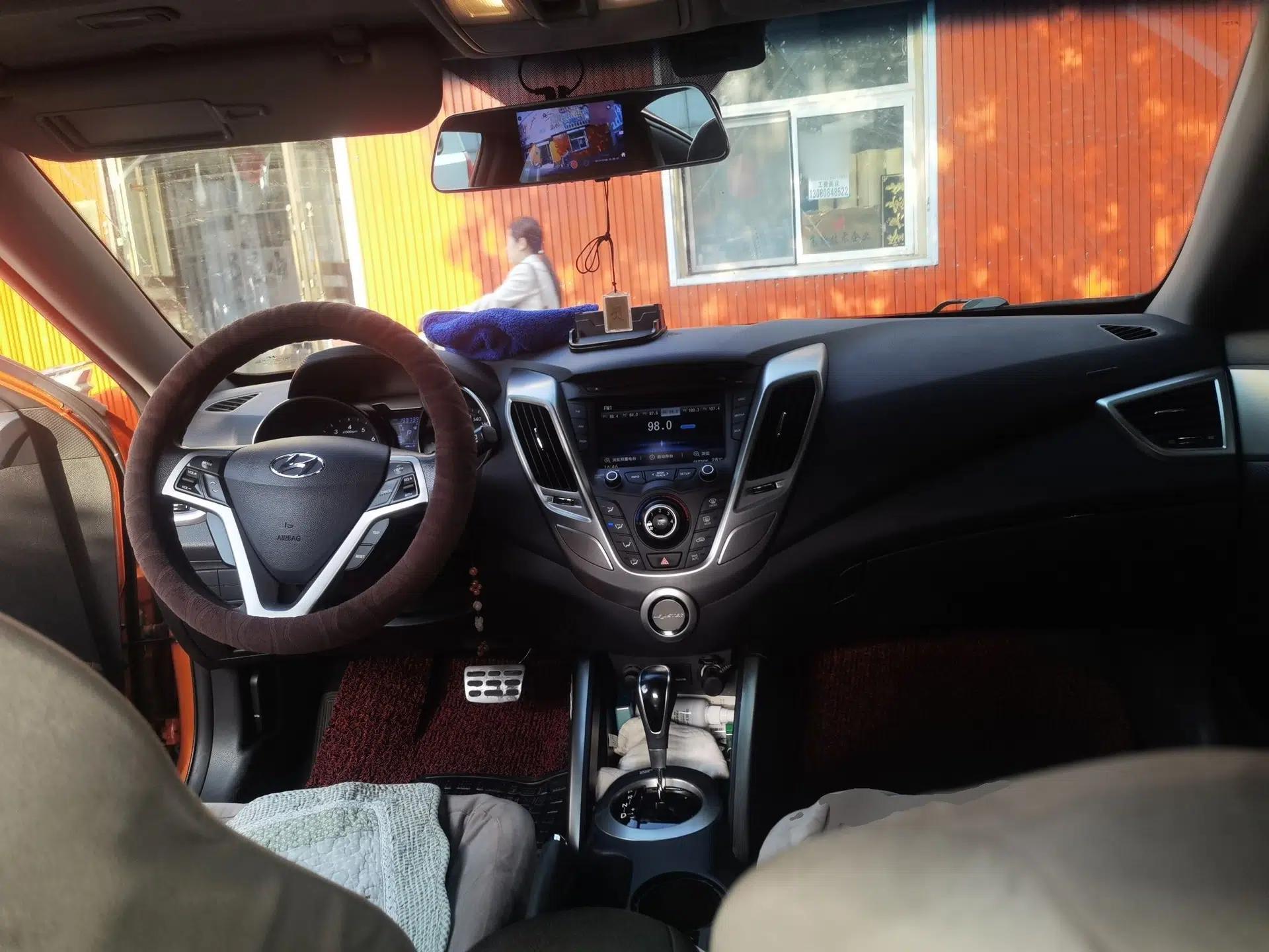 Hyundai Veloster 2012 1.6L Automatic Luxury Edition — миниатюра 10