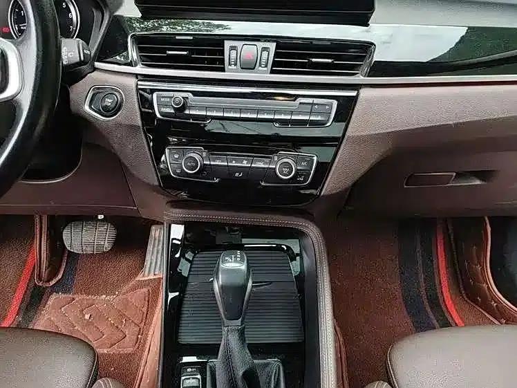 BMW X1 PHEV 2020 xDrive30Le Premium — миниатюра 14