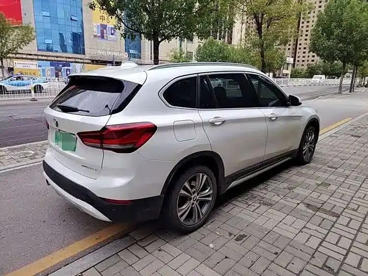 BMW X1 PHEV 2020 xDrive30Le Premium — миниатюра 5