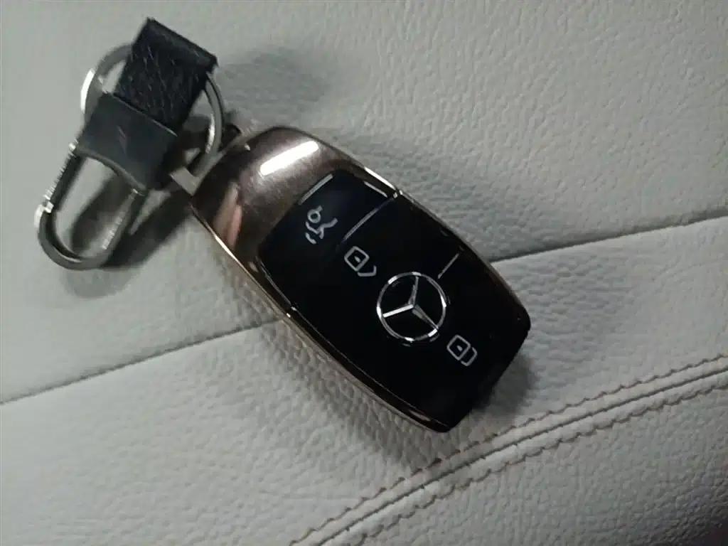 Mercedes-Benz EQA 2022 EQA 300 4MATIC First Edition — миниатюра 9