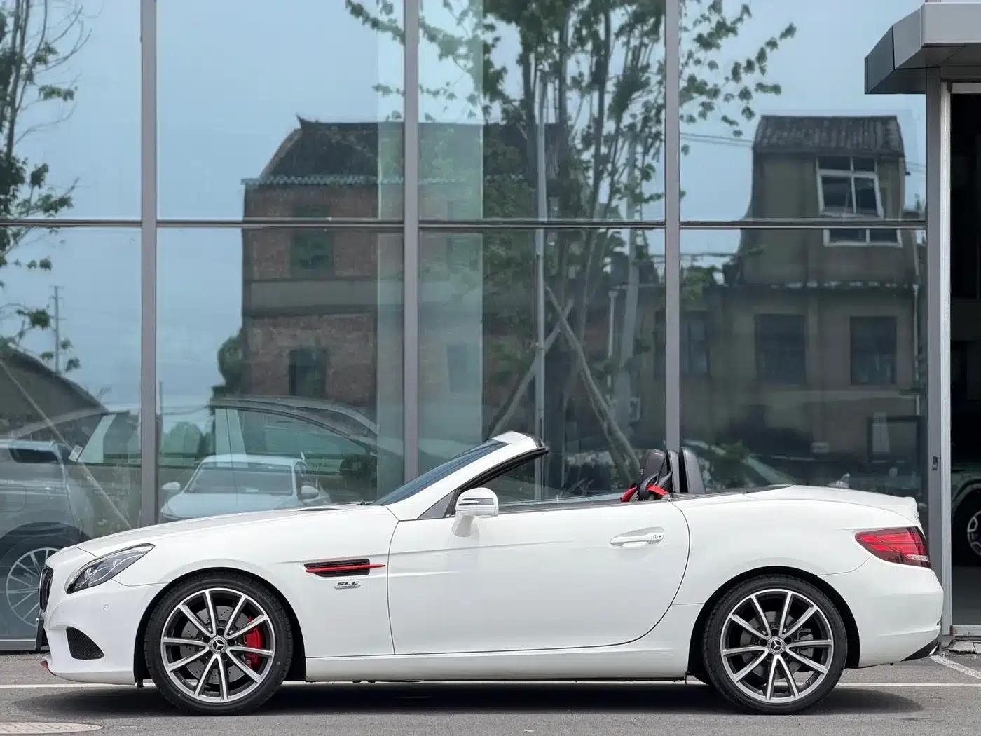 Mercedes-Benz SLC 2018 SLC 260 Vermilion Edition — миниатюра 2