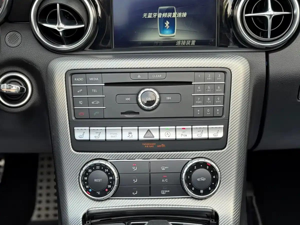 Mercedes-Benz SLC 2018 SLC 260 Vermilion Edition — миниатюра 12