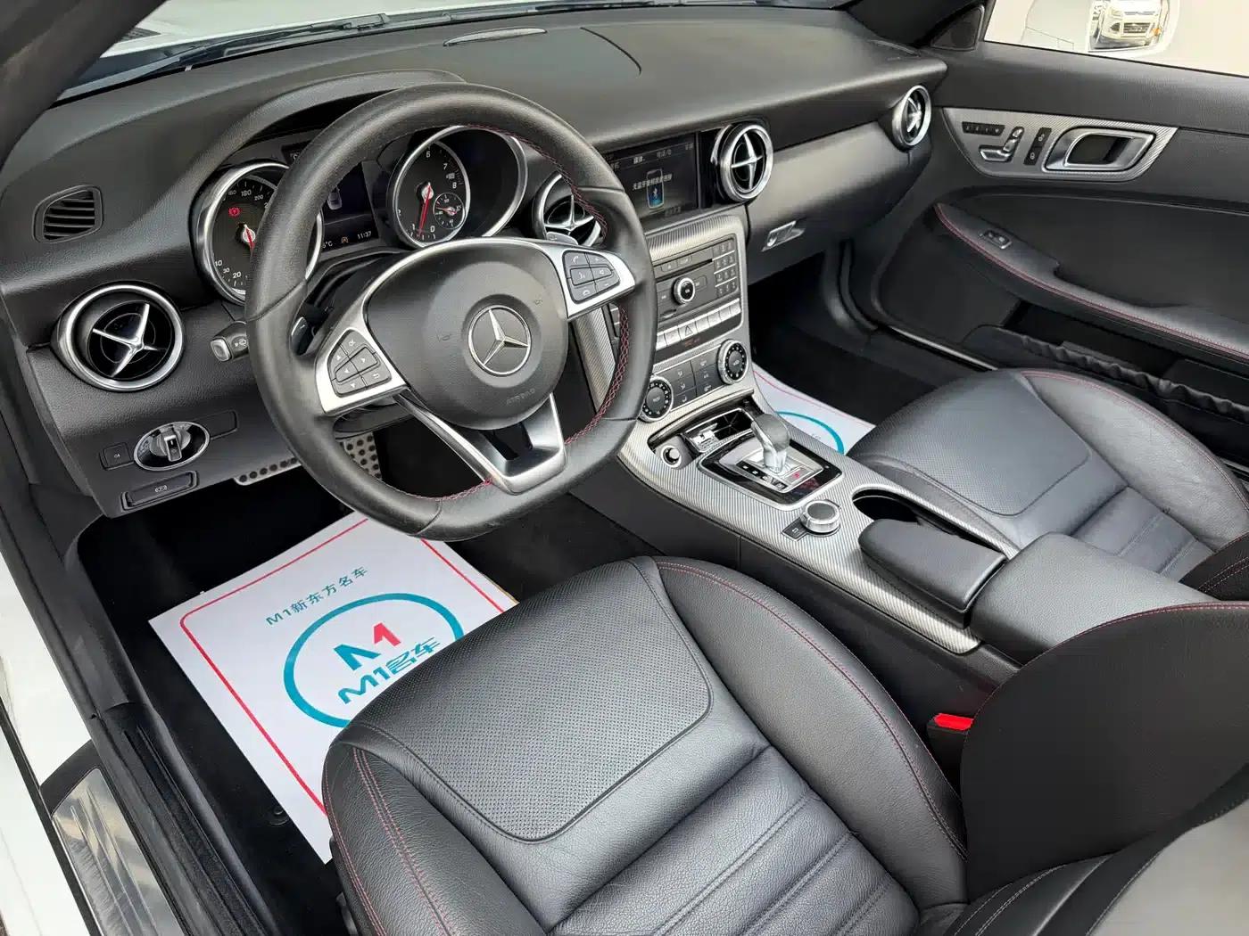 Mercedes-Benz SLC 2018 SLC 260 Vermilion Edition — миниатюра 7