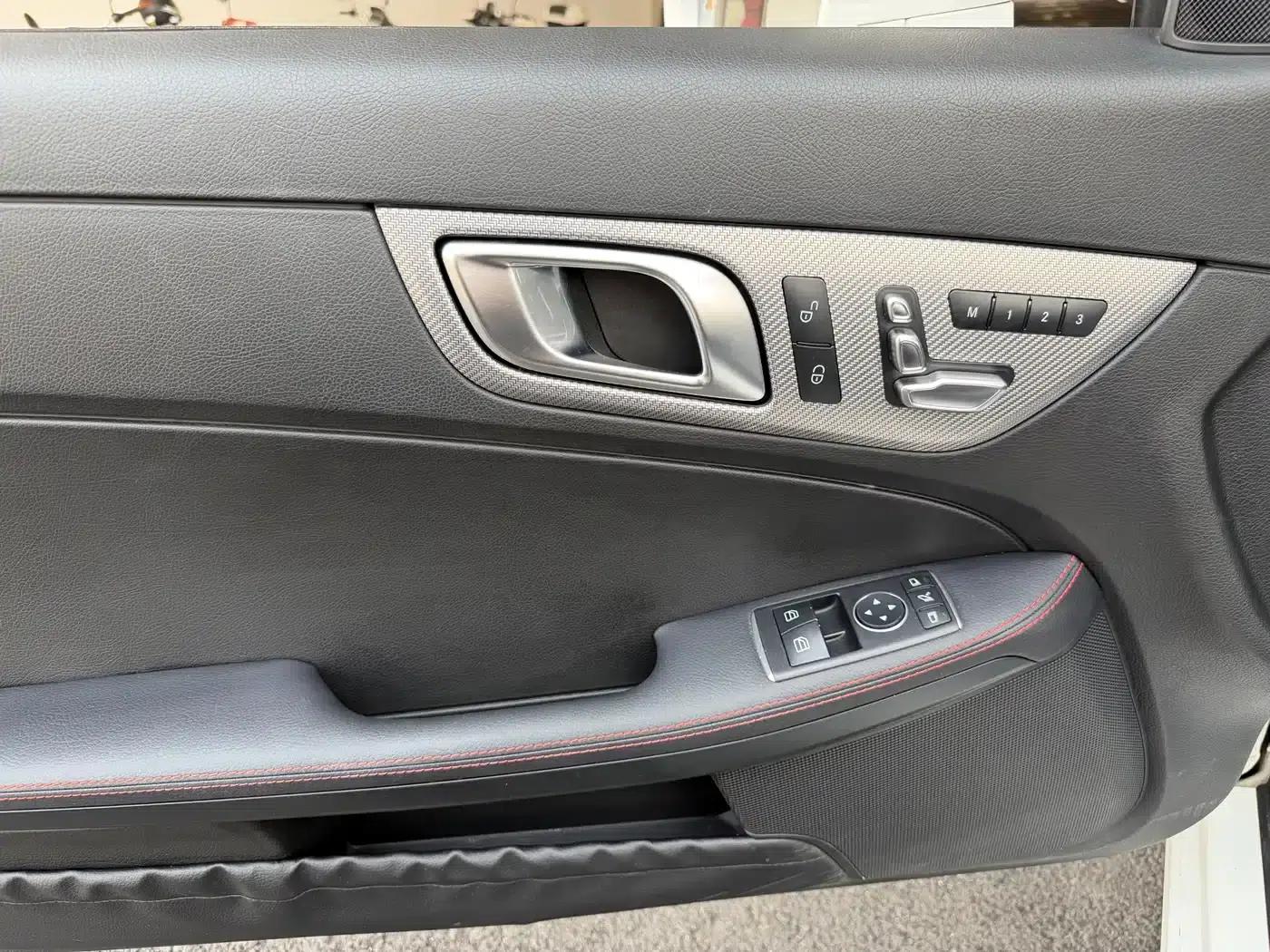 Mercedes-Benz SLC 2018 SLC 260 Vermilion Edition — миниатюра 8