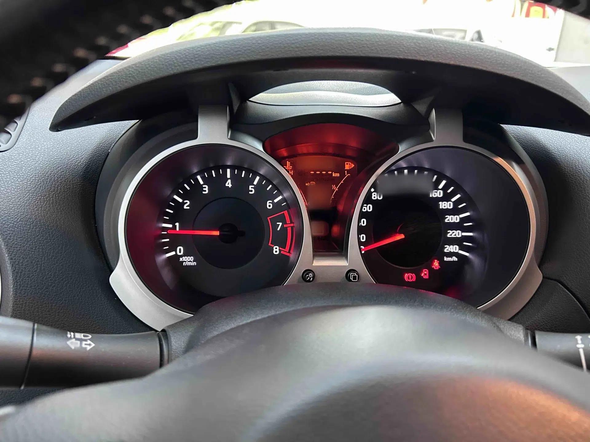 Infiniti ESQ 2014 1.6L Spontaneous Edition — миниатюра 12