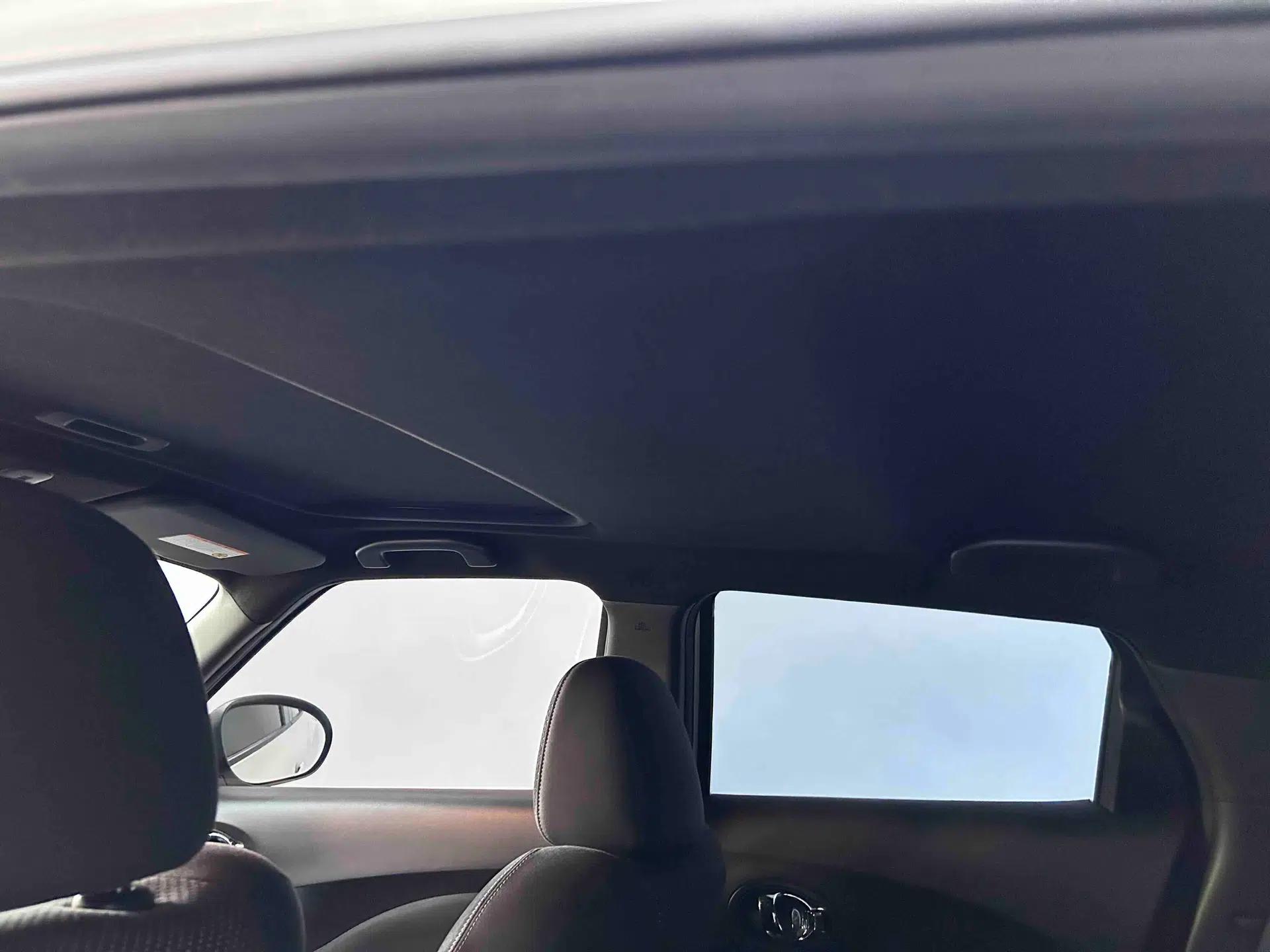 Infiniti ESQ 2014 1.6L Spontaneous Edition — миниатюра 16