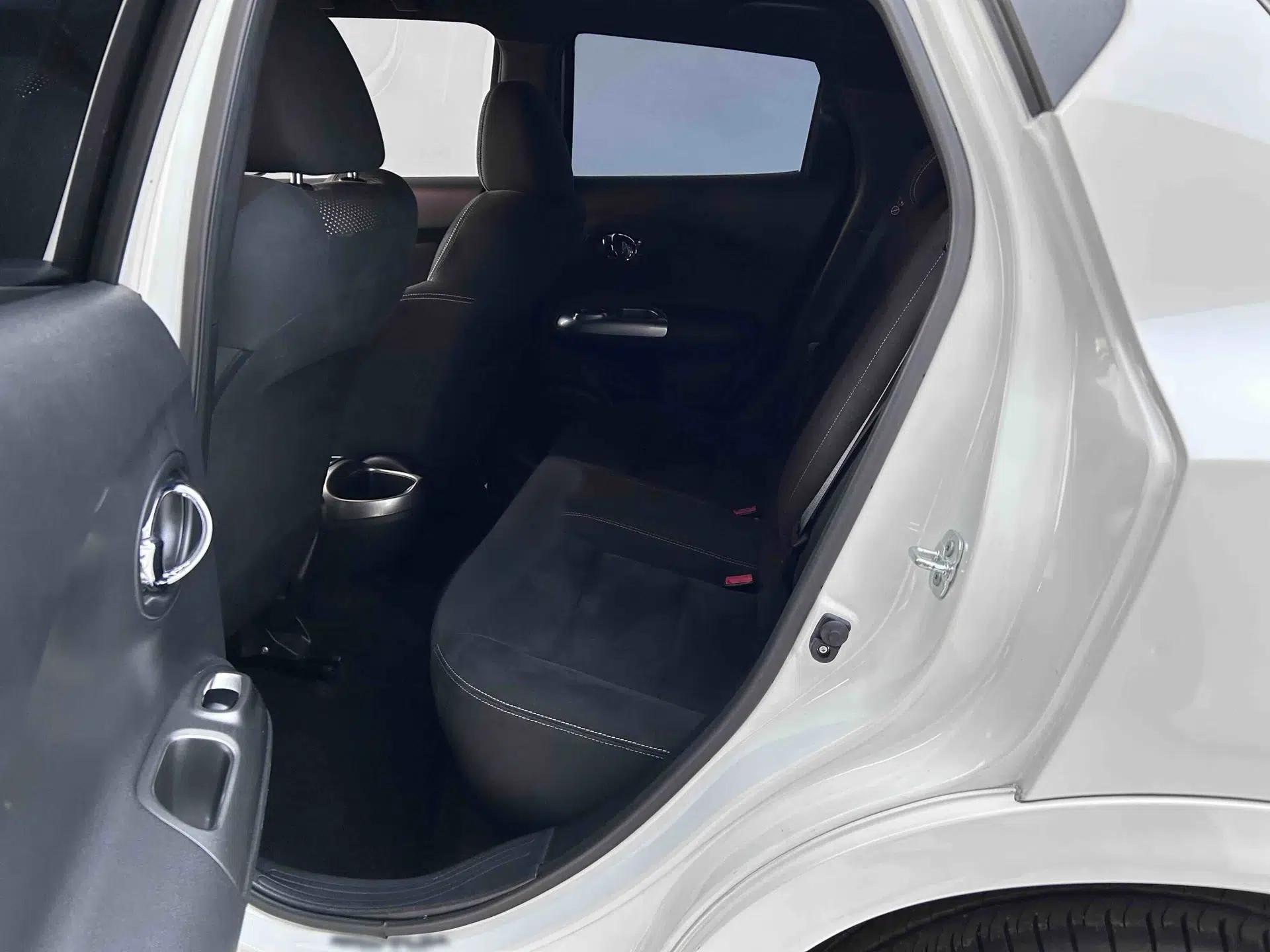 Infiniti ESQ 2014 1.6L Spontaneous Edition — миниатюра 19