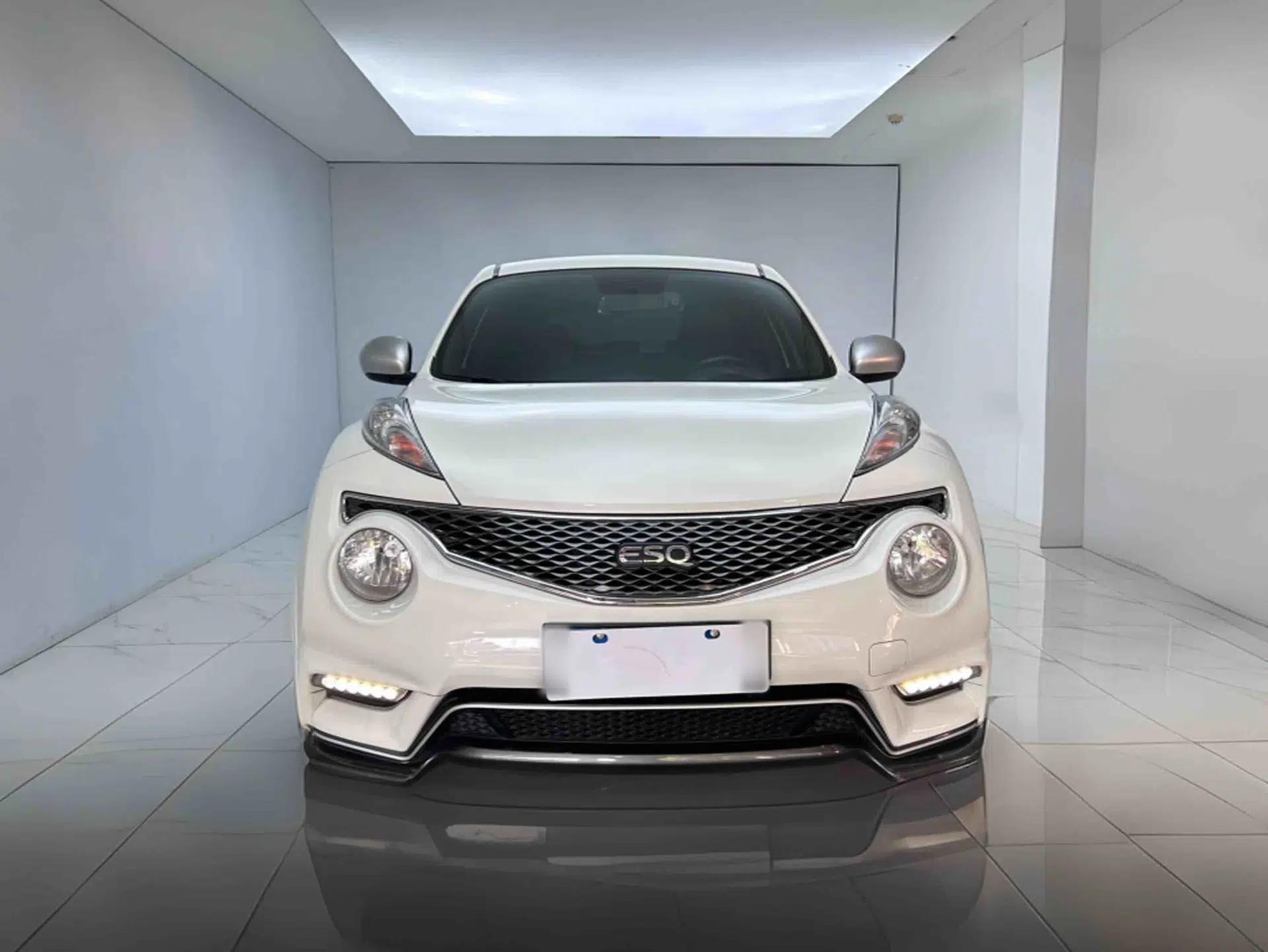 Infiniti ESQ 2014 1.6L Spontaneous Edition — миниатюра 3