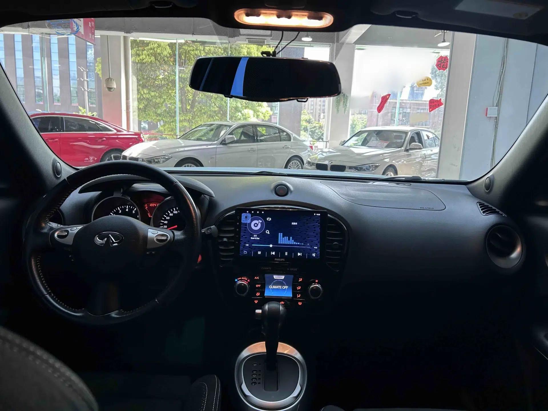 Infiniti ESQ 2014 1.6L Spontaneous Edition — миниатюра 22