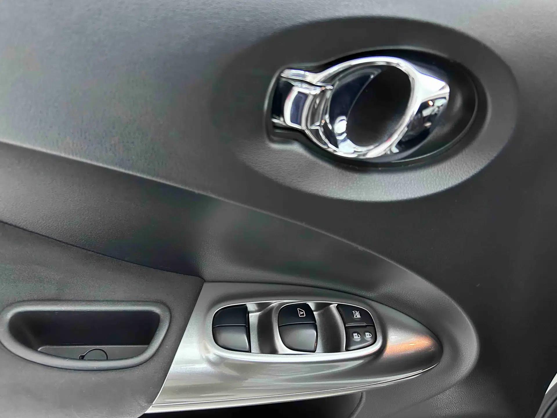 Infiniti ESQ 2014 1.6L Spontaneous Edition — миниатюра 24