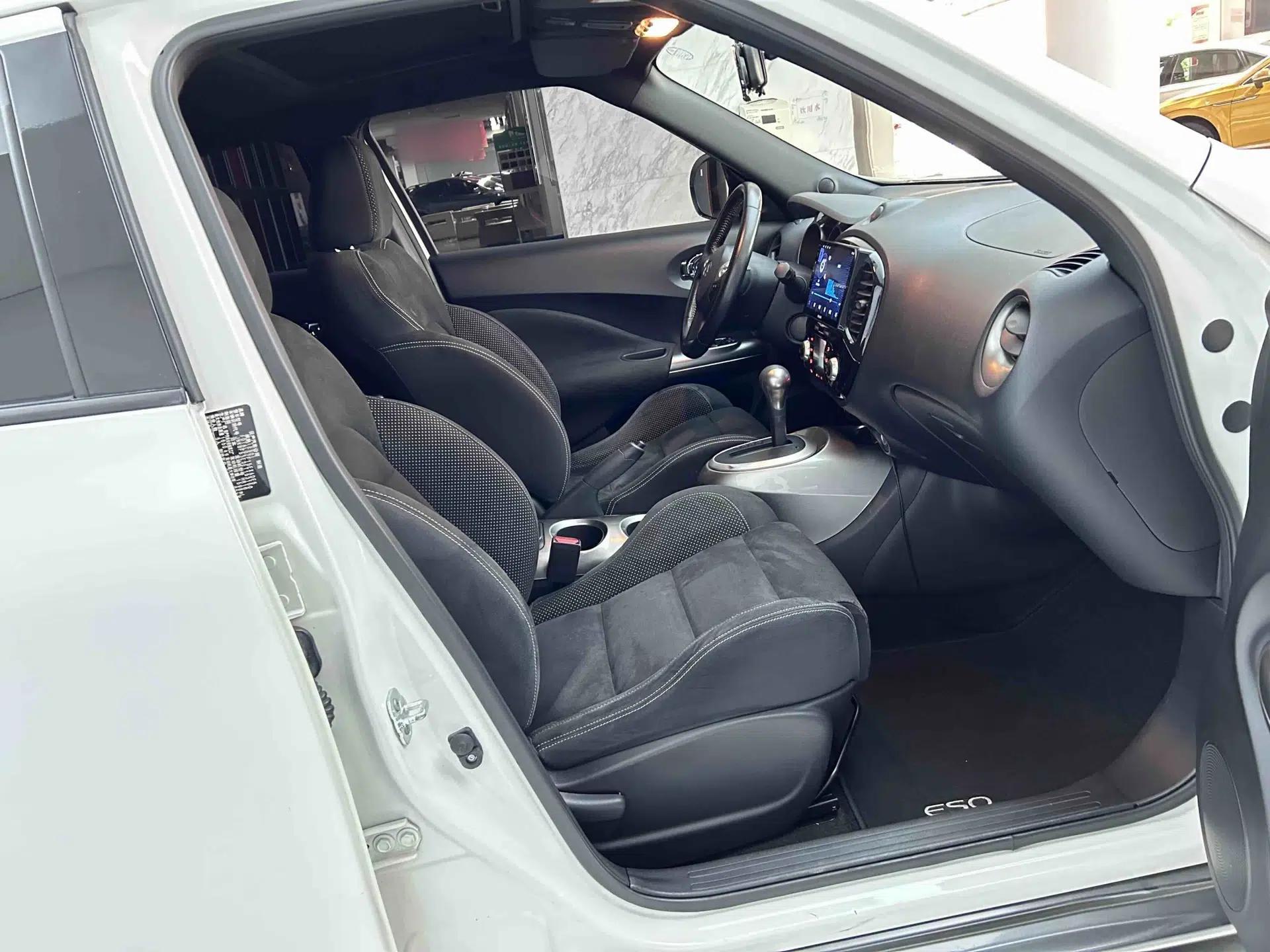 Infiniti ESQ 2014 1.6L Spontaneous Edition — миниатюра 27