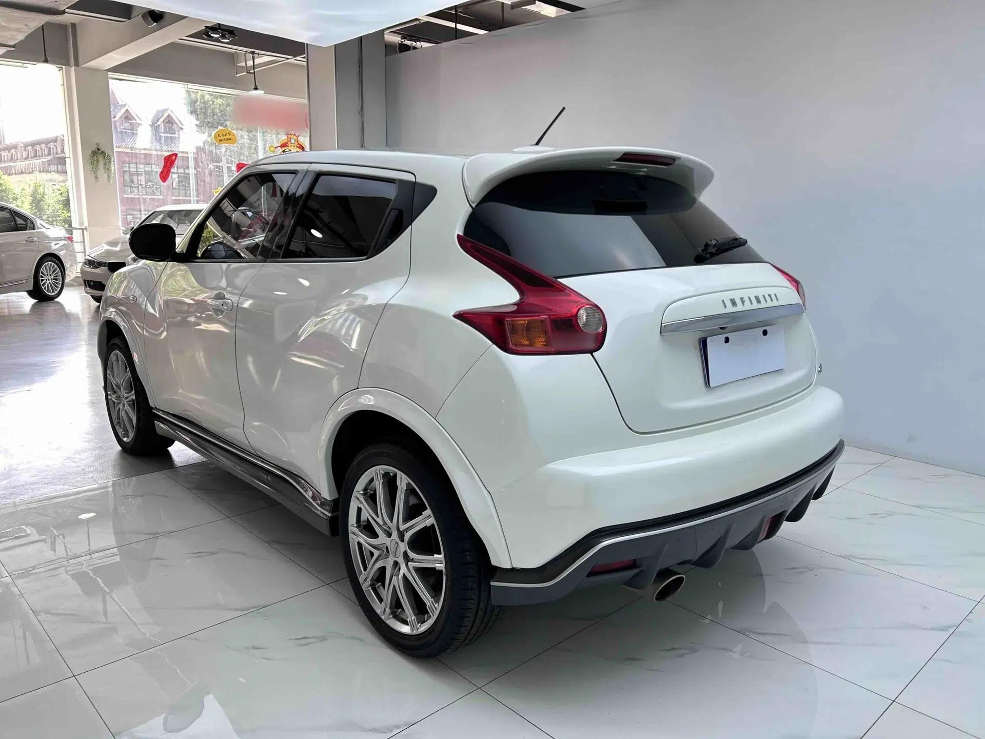 Infiniti ESQ 2014 1.6L Spontaneous Edition — миниатюра 6