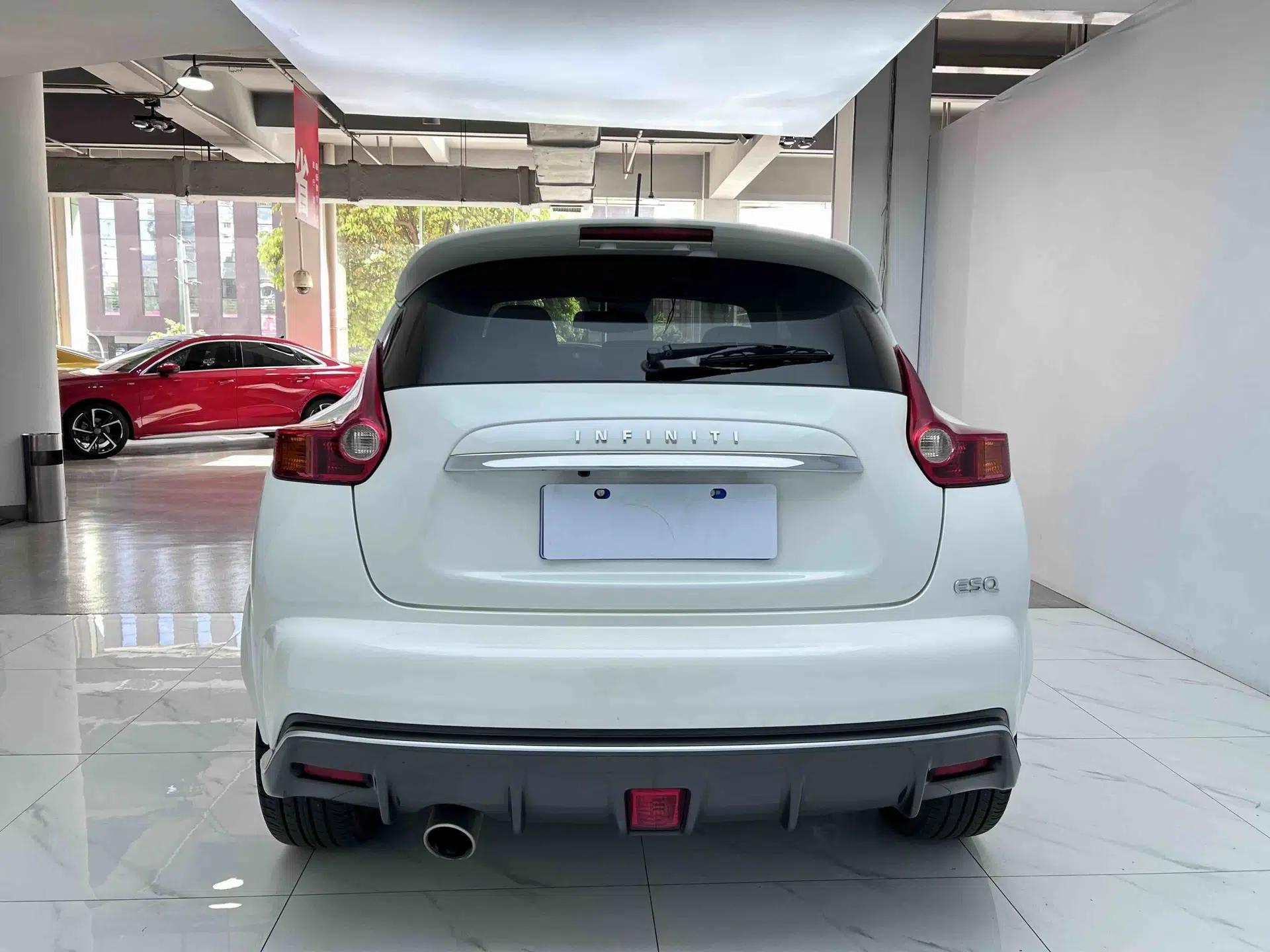 Infiniti ESQ 2014 1.6L Spontaneous Edition — миниатюра 7