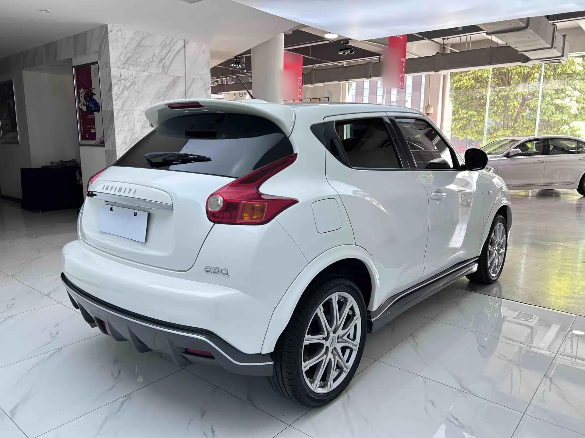 Infiniti ESQ 2014 1.6L Spontaneous Edition — миниатюра 8