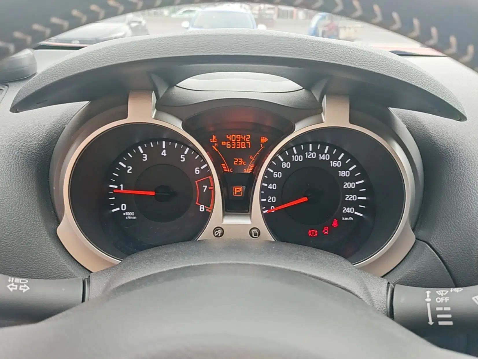 Infiniti ESQ 2014 1.6L Spontaneous Edition — миниатюра 15