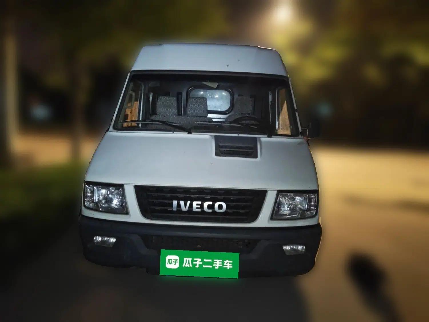 Iveco Daily 2021 2.8T V40 VAN厢式 Delivery Van 3-Seater Long Wheelbase Mid-Roof Design Dual Tires Side Sliding Door — миниатюра 2