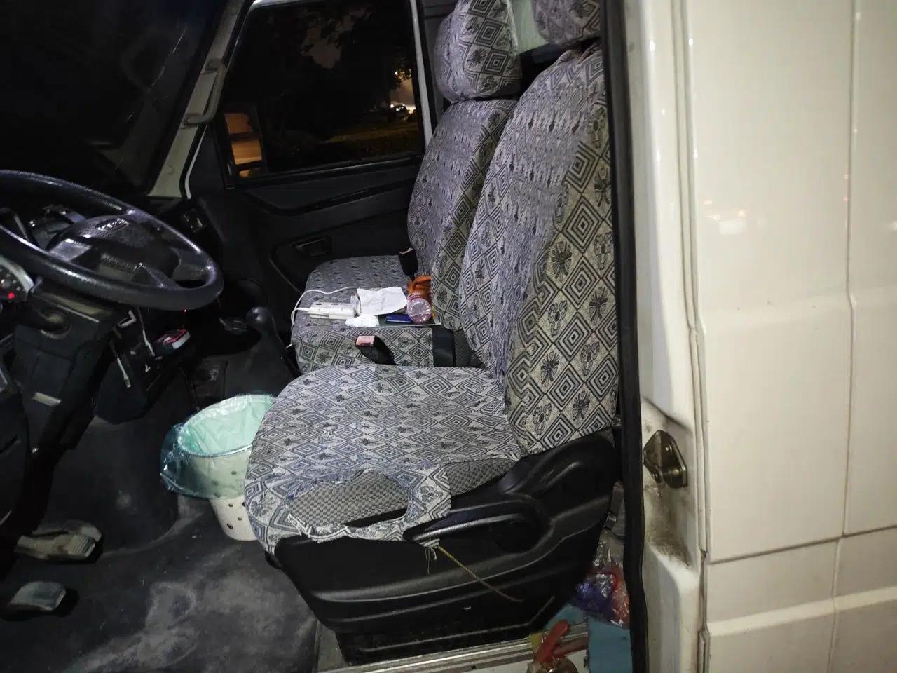 Iveco Daily 2021 2.8T V40 VAN厢式 Delivery Van 3-Seater Long Wheelbase Mid-Roof Design Dual Tires Side Sliding Door — миниатюра 16