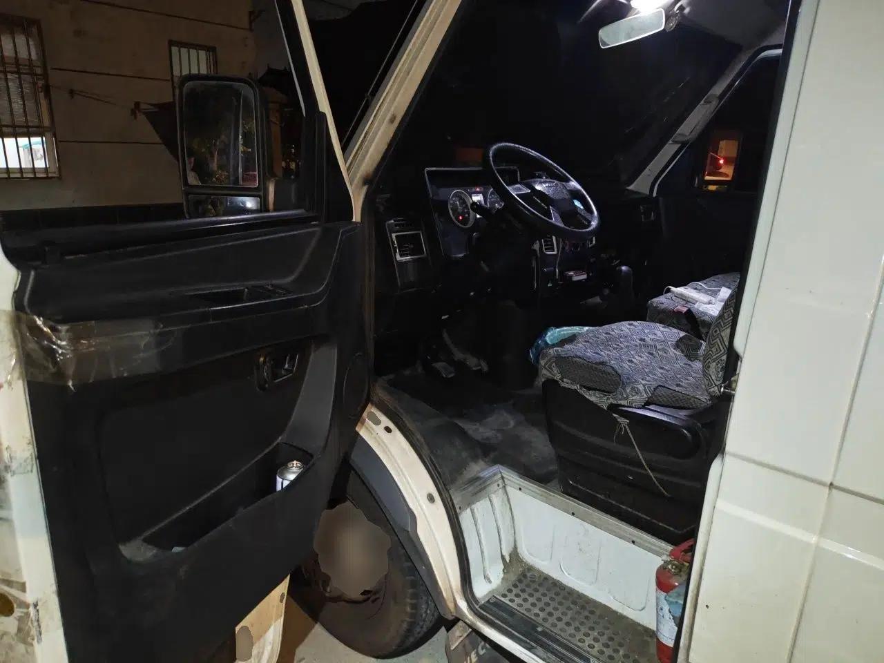 Iveco Daily 2021 2.8T V40 VAN厢式 Delivery Van 3-Seater Long Wheelbase Mid-Roof Design Dual Tires Side Sliding Door — миниатюра 17