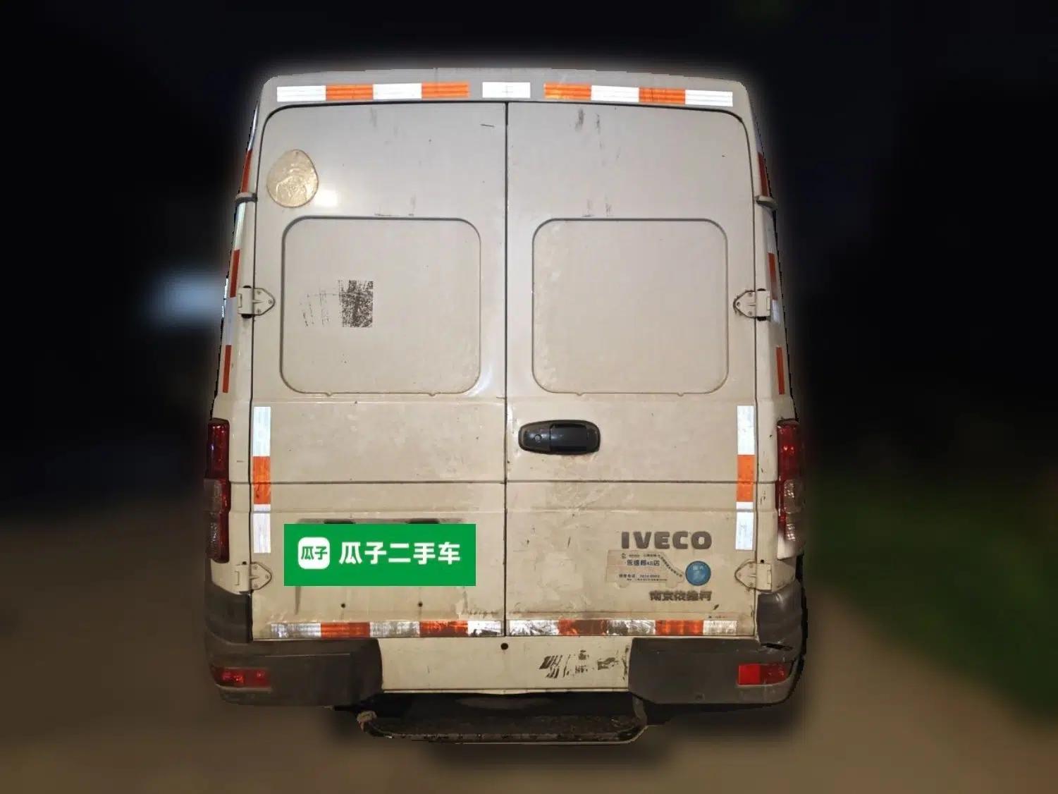 Iveco Daily 2021 2.8T V40 VAN厢式 Delivery Van 3-Seater Long Wheelbase Mid-Roof Design Dual Tires Side Sliding Door — миниатюра 5