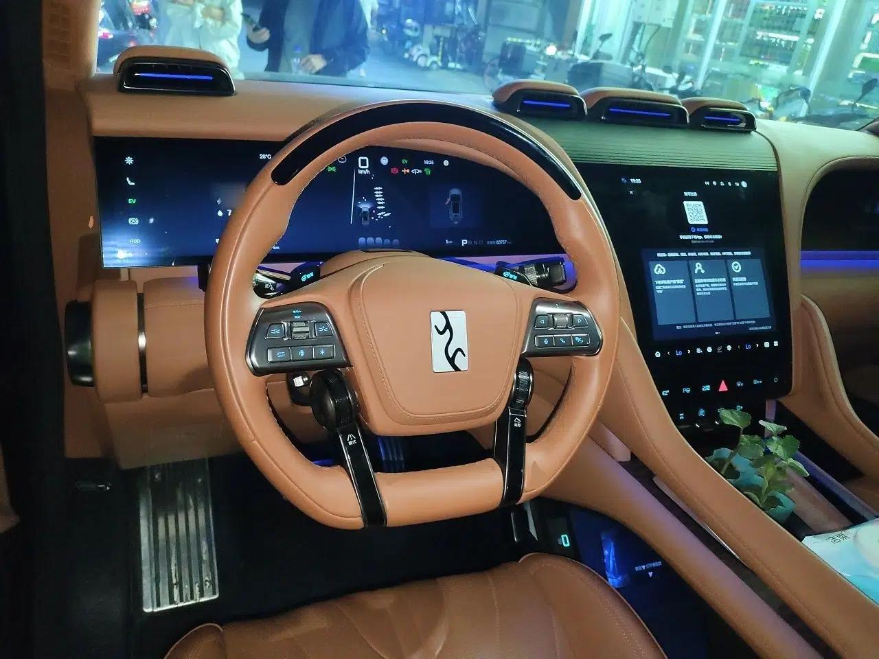Yangwang U8 2023 Luxury Edition — миниатюра 11