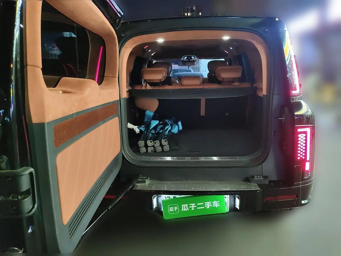Yangwang U8 2023 Luxury Edition — миниатюра 20
