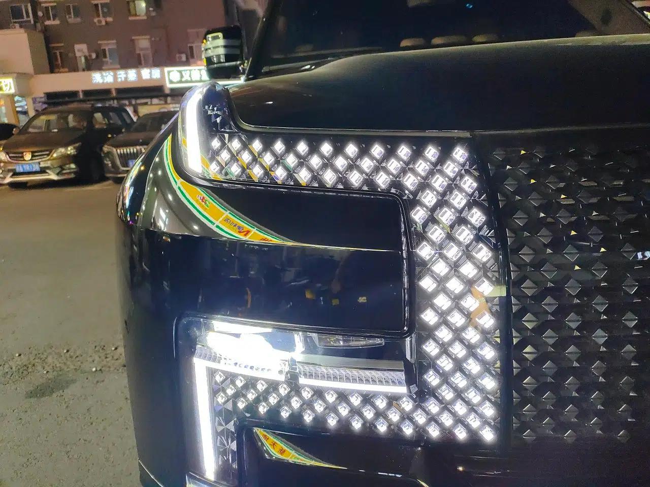 Yangwang U8 2023 Luxury Edition — миниатюра 7