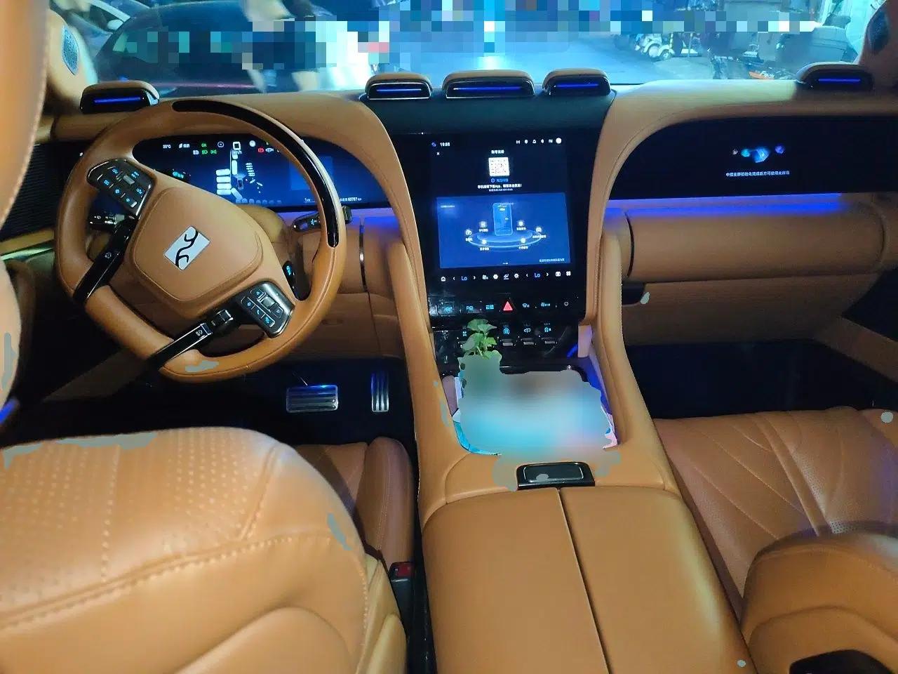Yangwang U8 2023 Luxury Edition — миниатюра 10