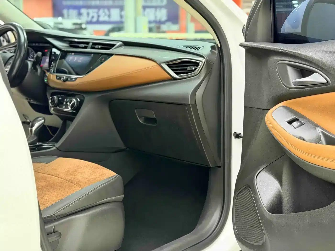Encore GX 2022 332T CVT 2WD Luxury — миниатюра 8