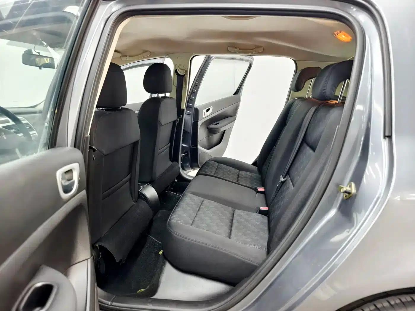 Peugeot 307 2010 Hatchback 1.6L Manual Comfort Edition — миниатюра 12