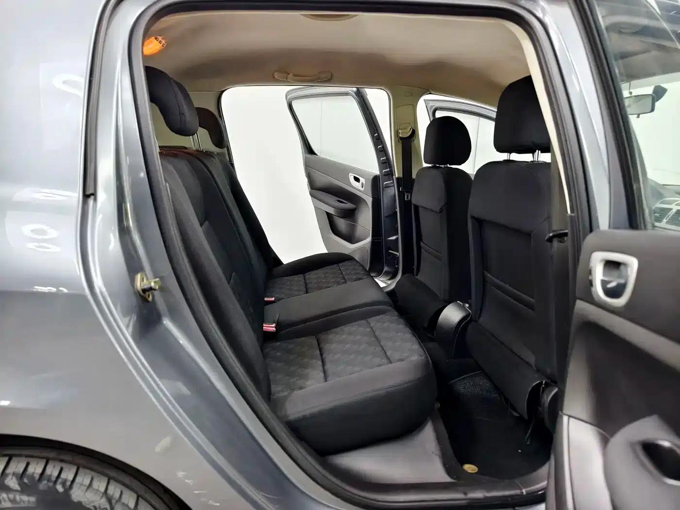 Peugeot 307 2010 Hatchback 1.6L Manual Comfort Edition — миниатюра 15