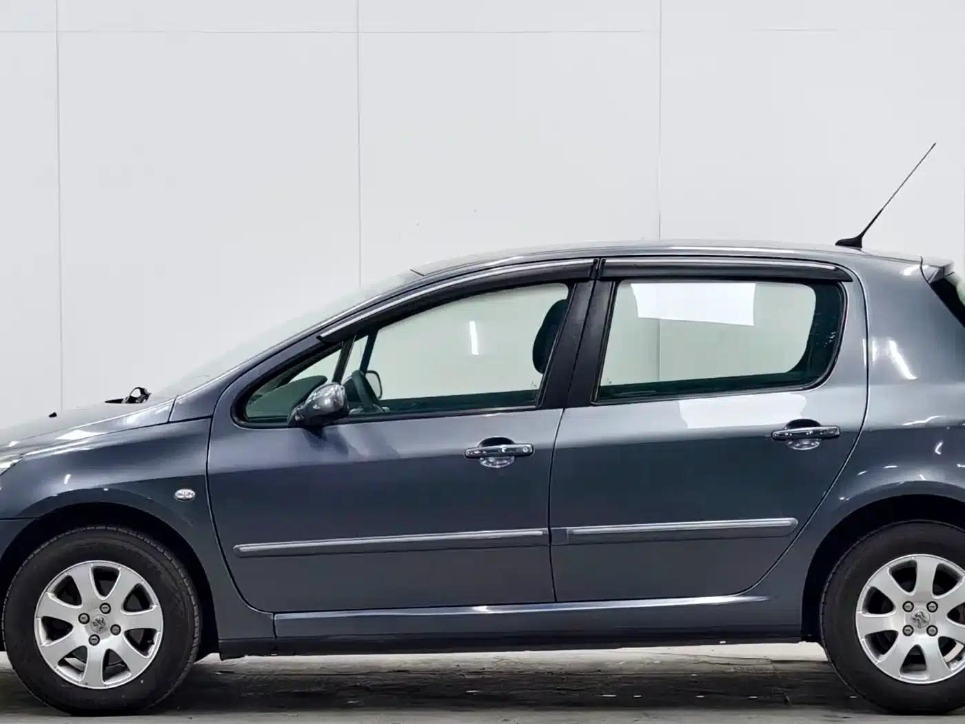Peugeot 307 2010 Hatchback 1.6L Manual Comfort Edition — миниатюра 7