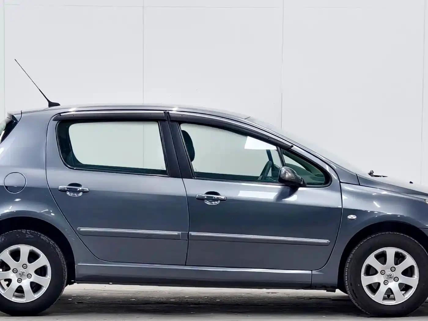 Peugeot 307 2010 Hatchback 1.6L Manual Comfort Edition — миниатюра 8