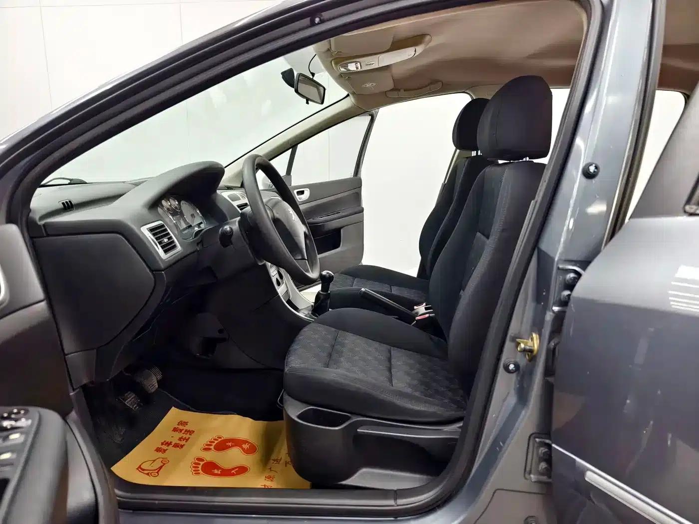 Peugeot 307 2010 Hatchback 1.6L Manual Comfort Edition — миниатюра 10
