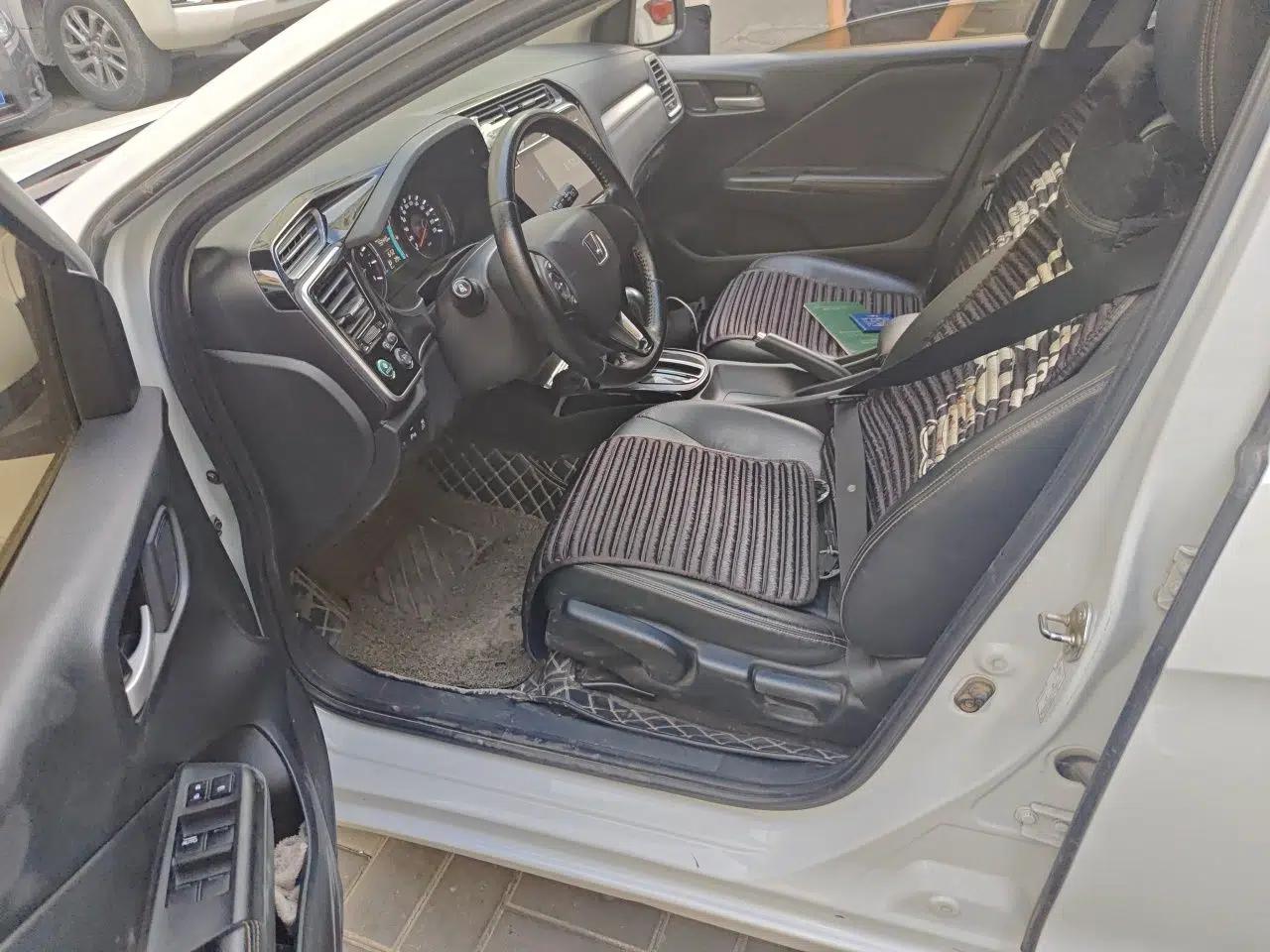 Honda Gienia 2017 1.5L CVT Luxury Edition — миниатюра 17