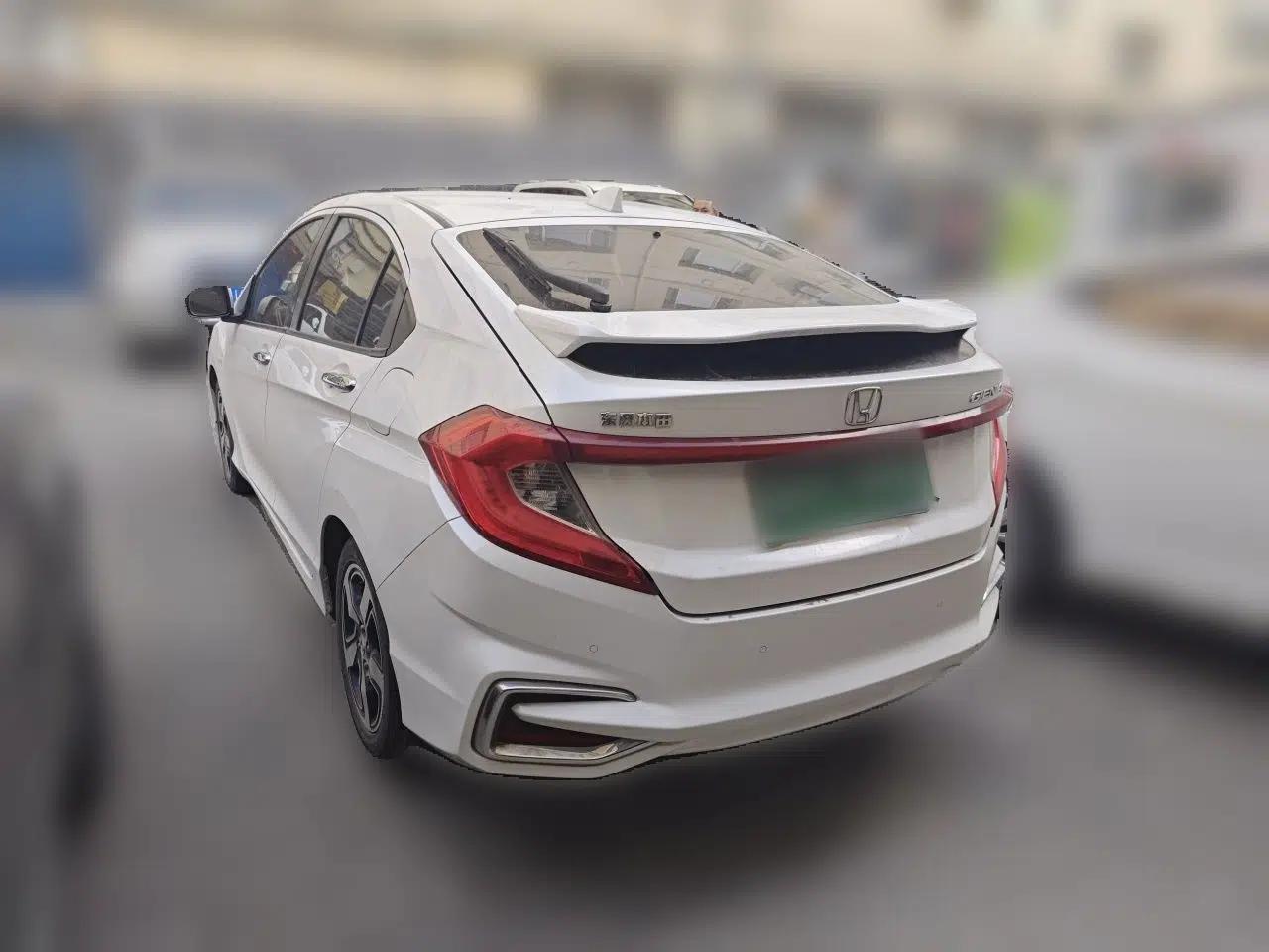 Honda Gienia 2017 1.5L CVT Luxury Edition — миниатюра 4