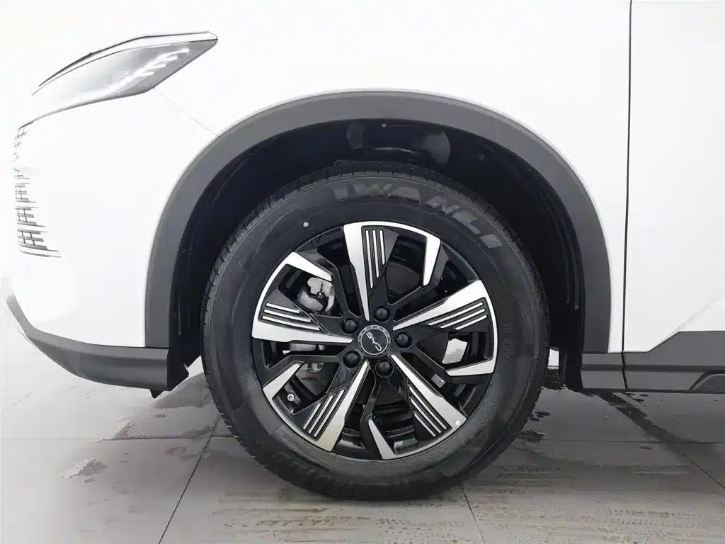 Hiace 05 DM-i 2025 DM-i 75KM Premium Edition — миниатюра 17