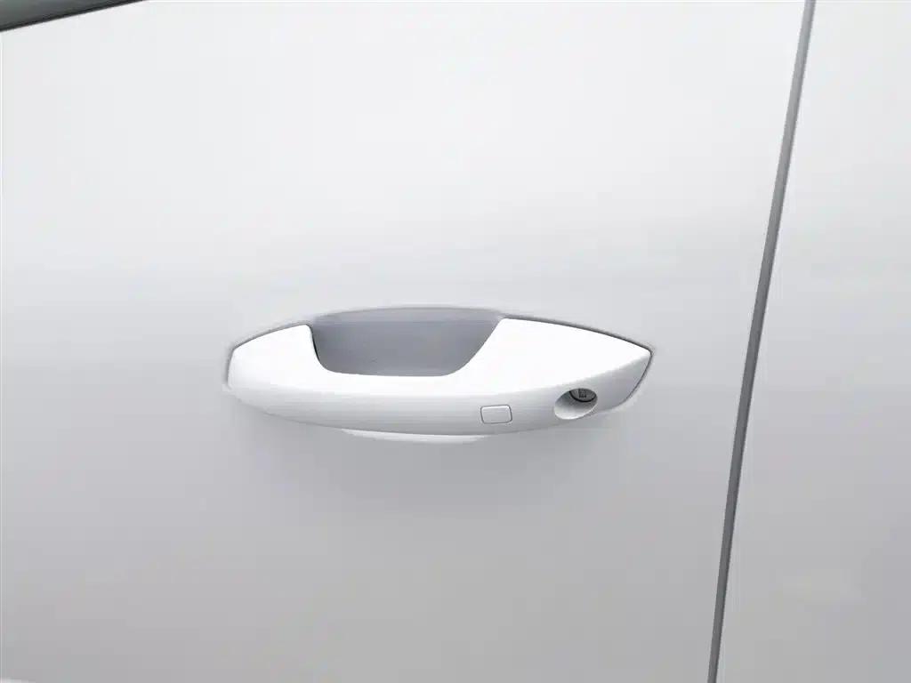 Hiace 05 DM-i 2025 DM-i 75KM Premium Edition — миниатюра 18