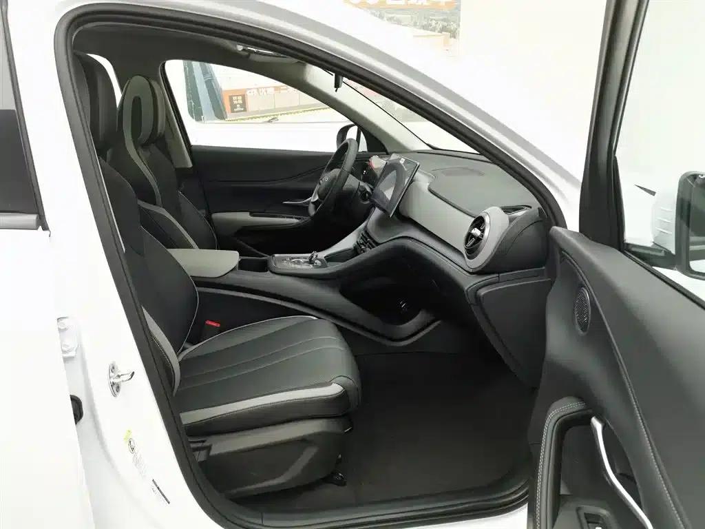Hiace 05 DM-i 2025 DM-i 75KM Premium Edition — миниатюра 23