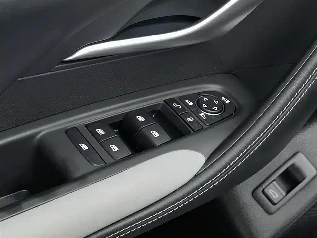 Hiace 05 DM-i 2025 DM-i 75KM Premium Edition — миниатюра 9