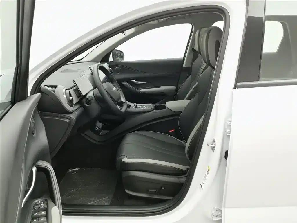 Hiace 05 DM-i 2025 DM-i 75KM Premium Edition — миниатюра 10