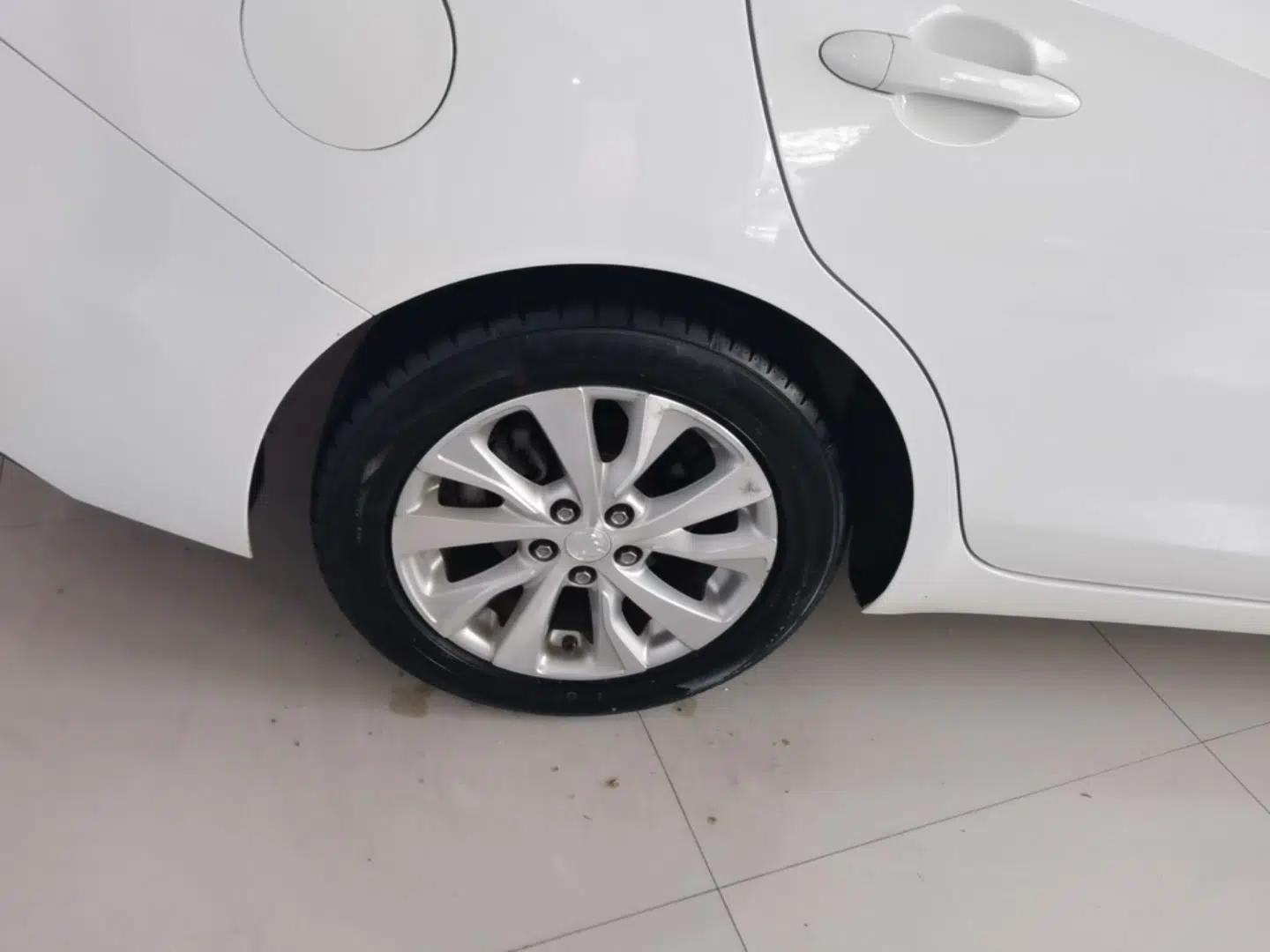 Buick Excelle GX 2019 15T Dual-Clutch Connected Elite Version China V Standard — миниатюра 10