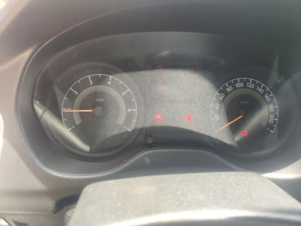 Peugeot 301 2016 1.6L Automatic Comfort Edition — миниатюра 12