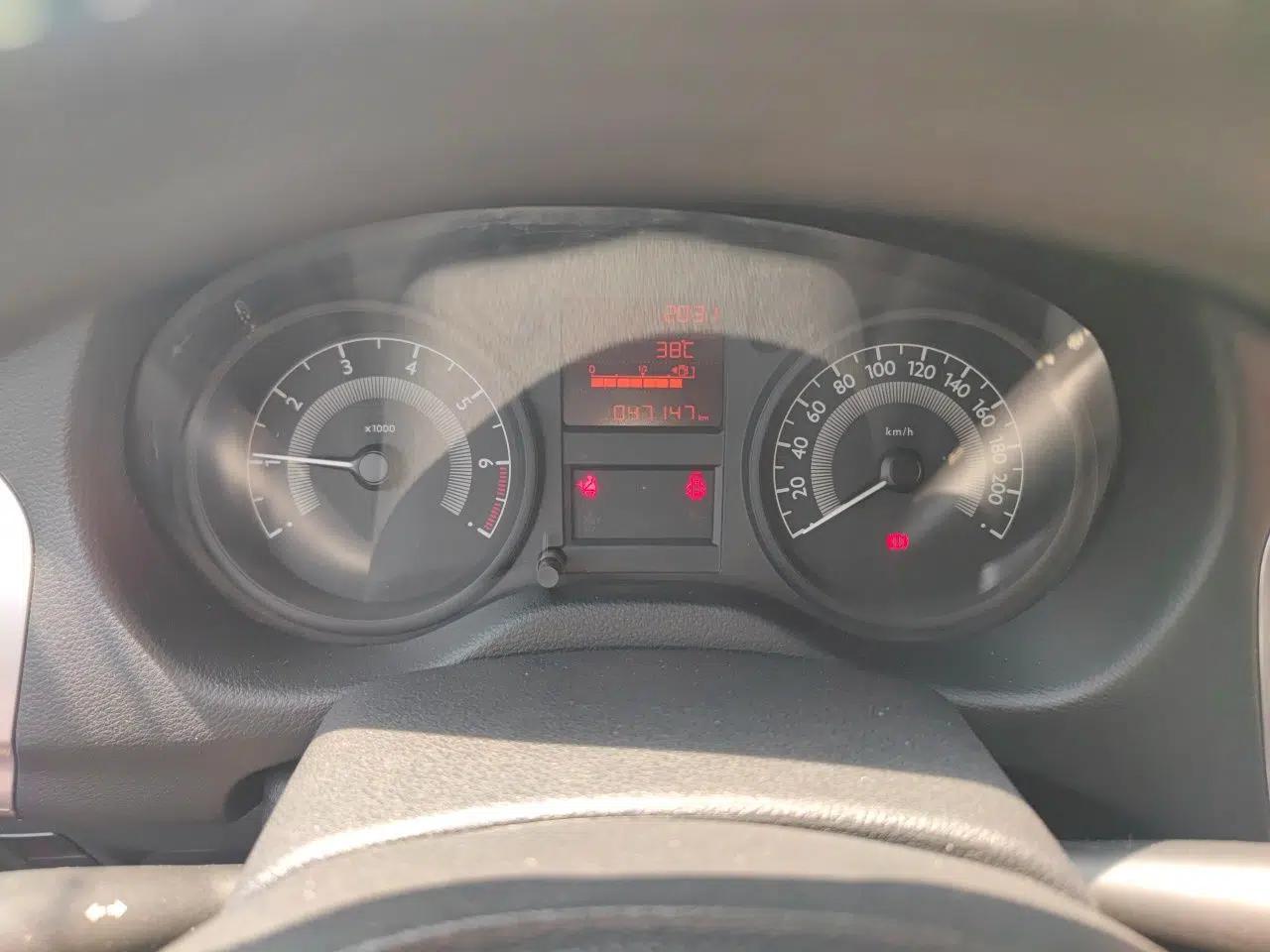 Peugeot 301 2014 1.6L Manual Comfort Edition — миниатюра 12