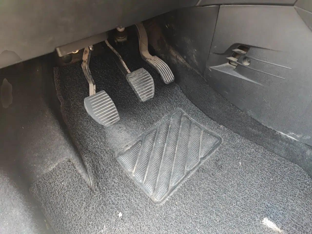 Peugeot 301 2014 1.6L Manual Comfort Edition — миниатюра 17