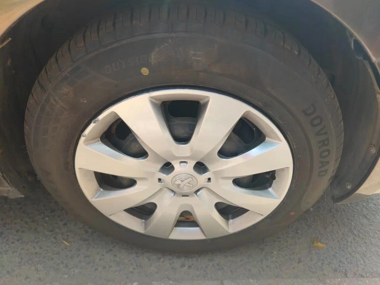 Peugeot 301 2014 1.6L Manual Comfort Edition — миниатюра 8