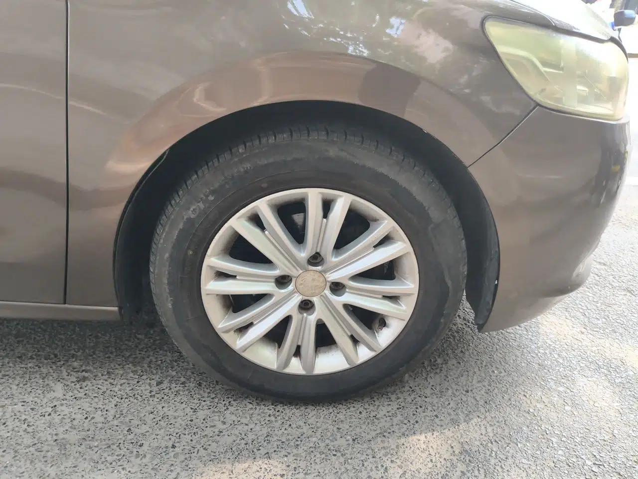 Peugeot 301 2016 1.6L Manual Comfort Edition — миниатюра 8