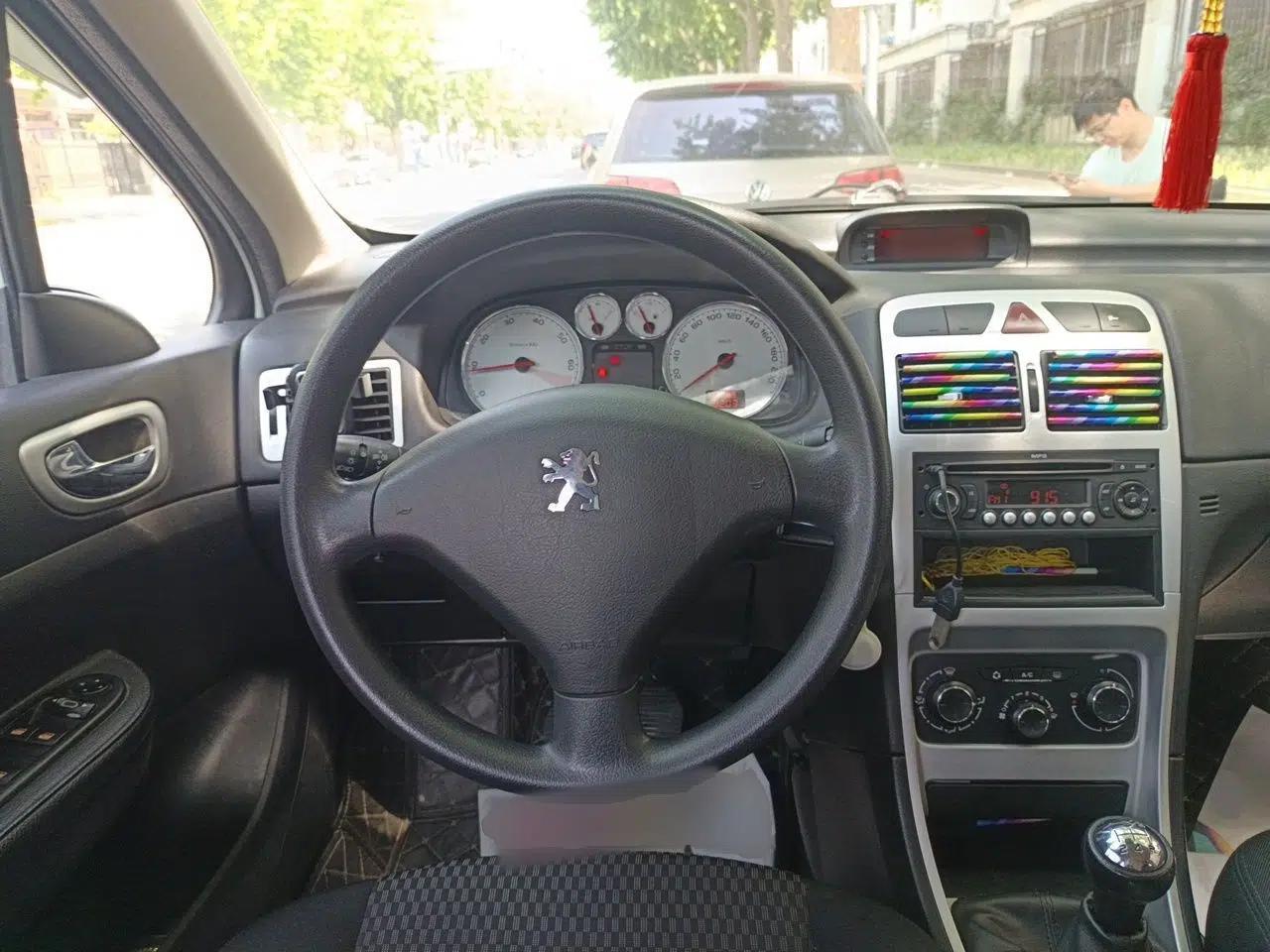 Peugeot 307 2013 Hatchback 1.6L Manual Comfort Edition — миниатюра 11